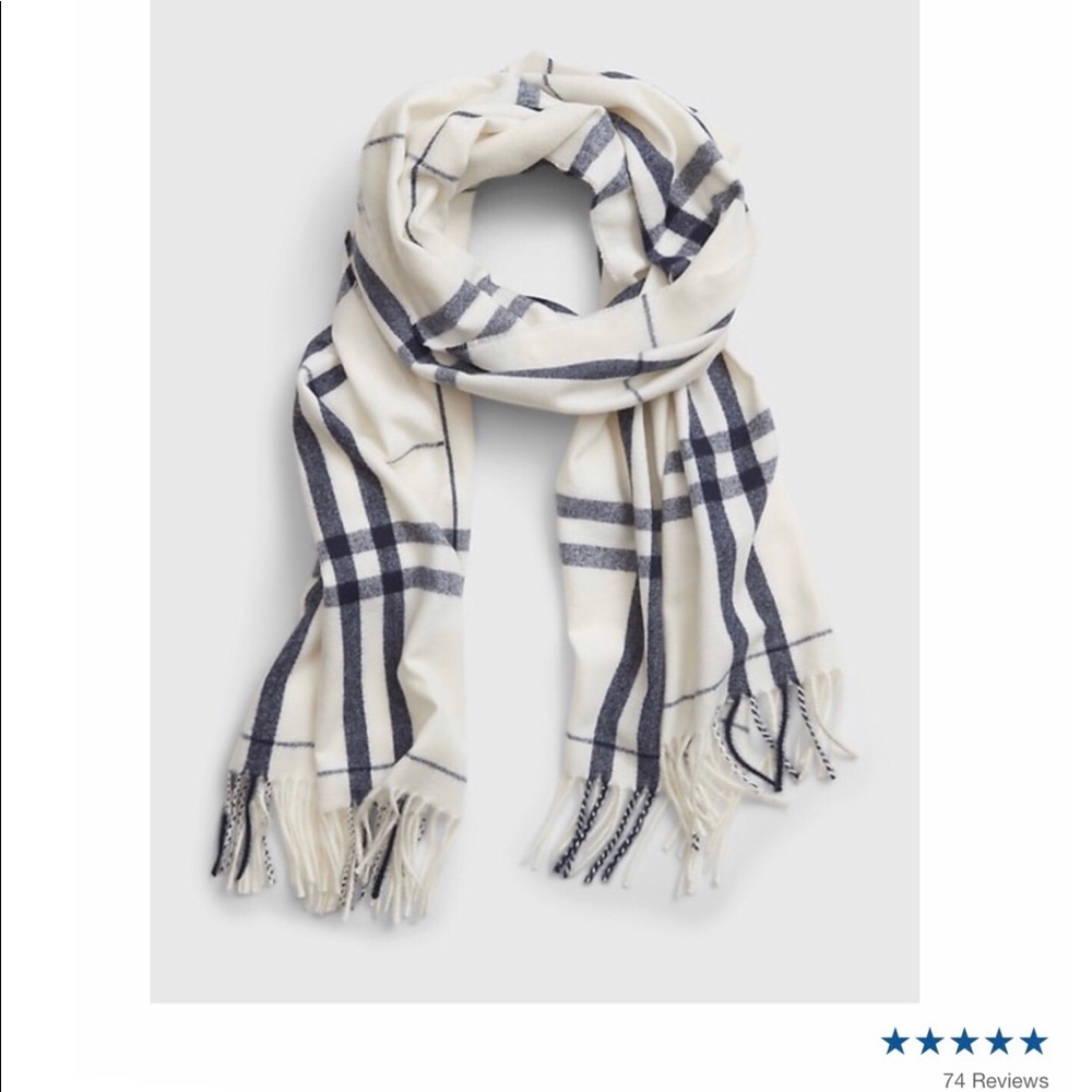 GAP Cozy Scarf in Ivory & Navy Blue